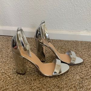Silver metallic strappy heel sandals size 7.5